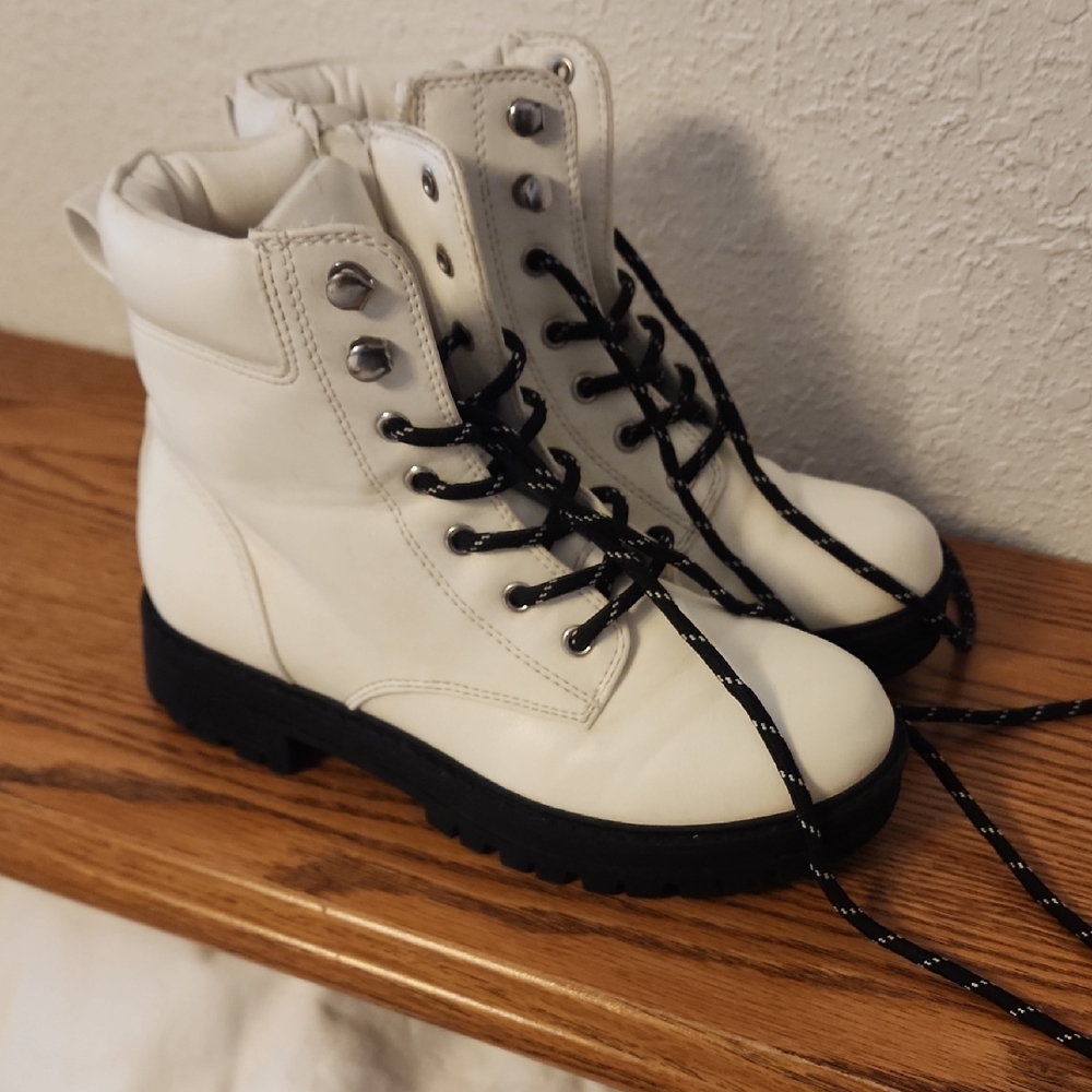 The Children's Place White Lace-Up Kids Boots